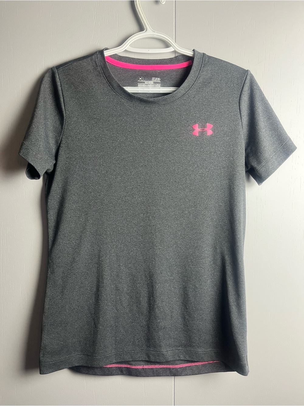 Under Armour HeatGear Pink Ribbon Athletic Tee Small Gray Pink